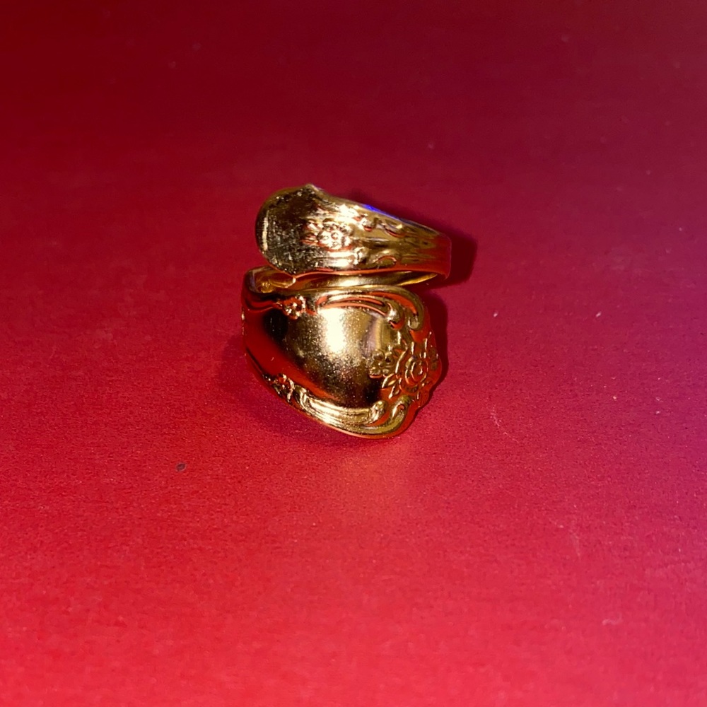VTG gold tone Wm A Rogers Oneida LTD spoon ring HP